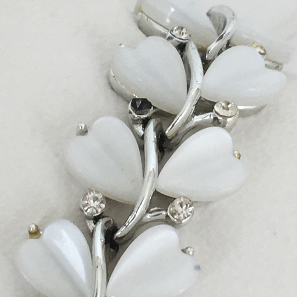 Vintage 1960 Signed Lisner Bracelet White Hearts Rhinestones Silver Tone Metal - Picture 6 of 14